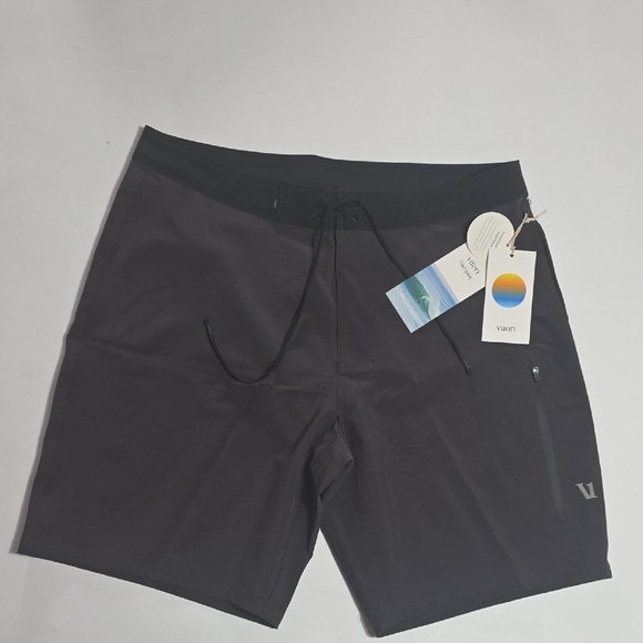 NWT Men's Vuori 